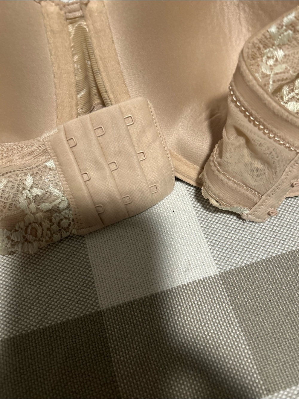 Wacoal Strapless Smooth Nude Bra with Lace Accent - Picture 3 of 7